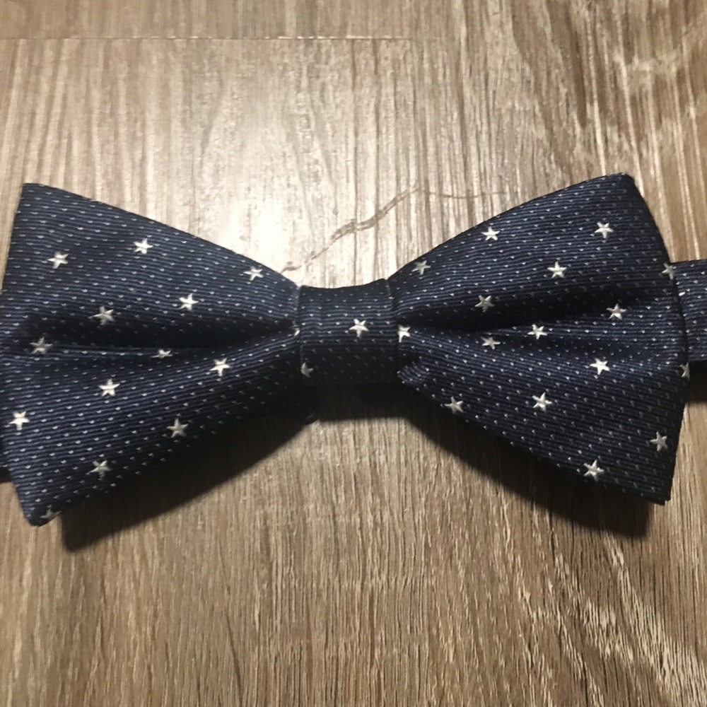 Navy men’s bow tie with star pattern 💫 🌟 ⭐️